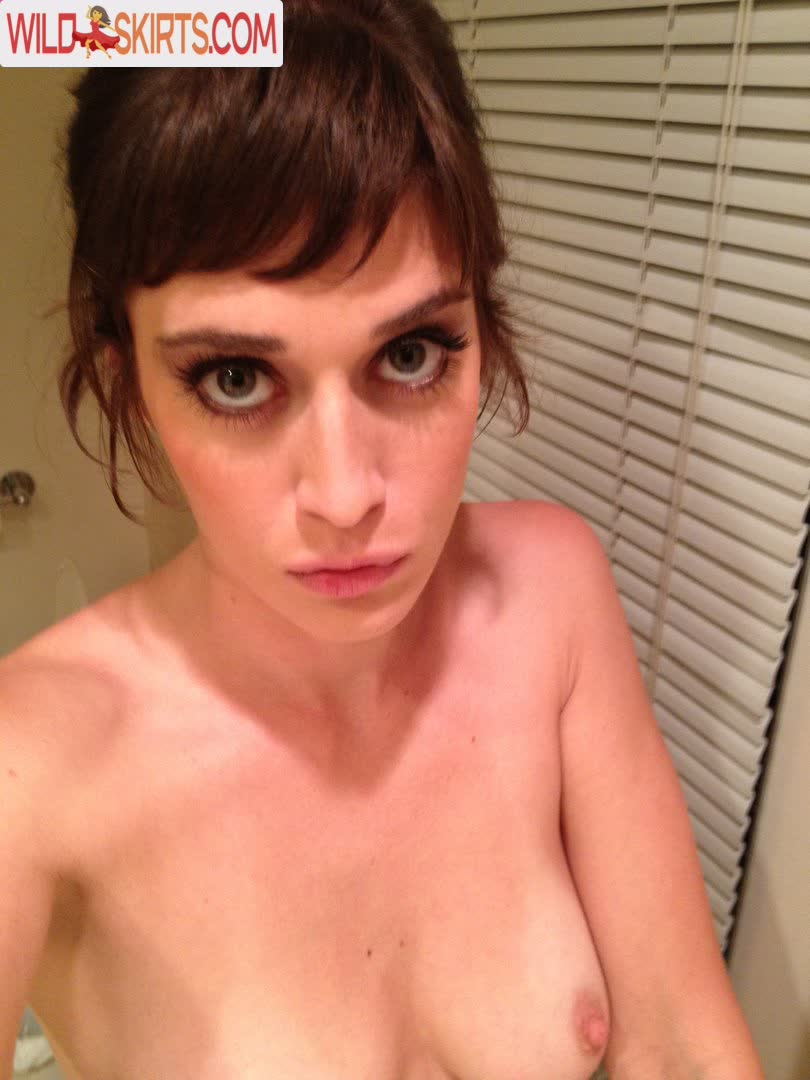 Lizzy Caplan / thelizzycaplan nude Instagram leaked photo #9