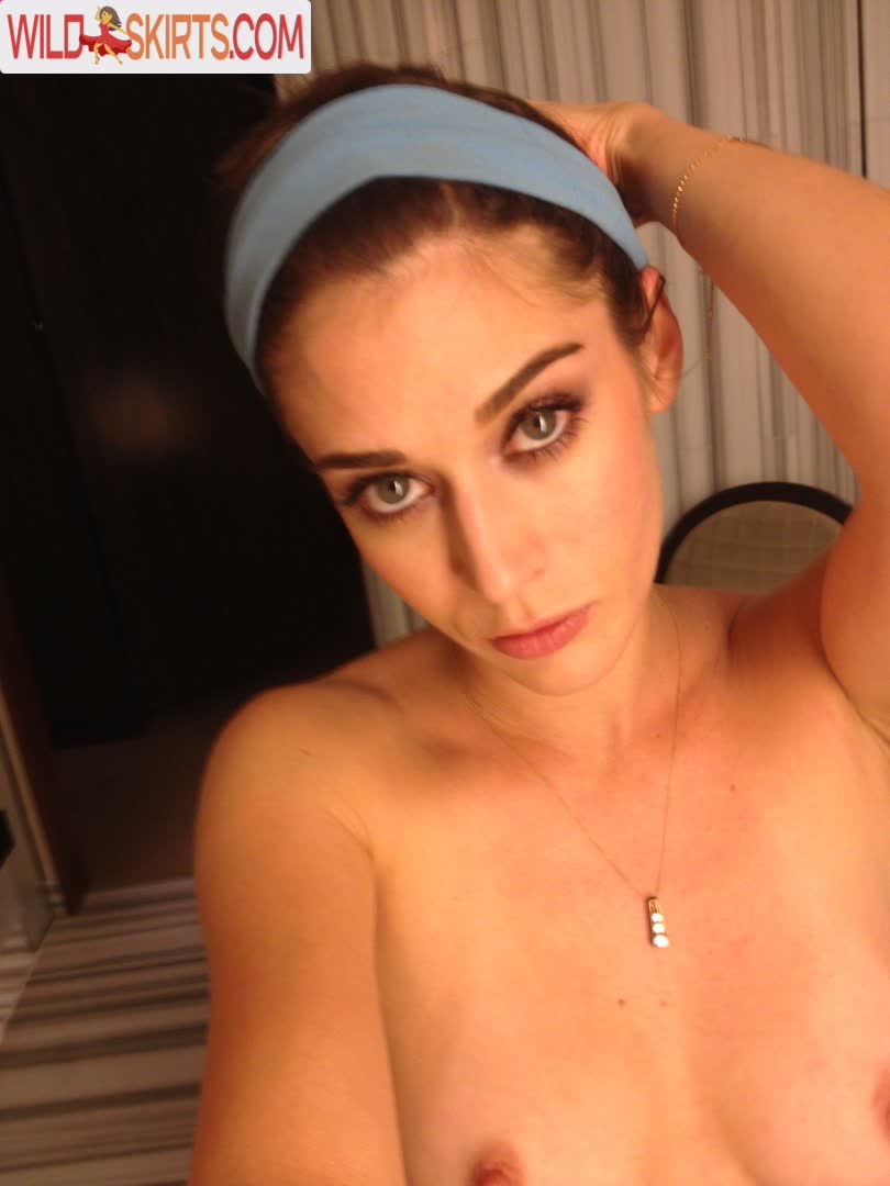 Lizzy Caplan / thelizzycaplan nude Instagram leaked photo #10