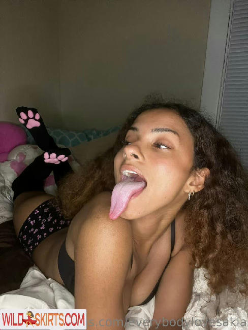 Long Tongue Fetish / _longtonguelewis / diqueentongue / longtonguelewis nude OnlyFans, Instagram leaked photo #116