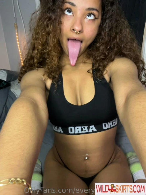 Long Tongue Fetish / _longtonguelewis / diqueentongue / longtonguelewis nude OnlyFans, Instagram leaked photo #117