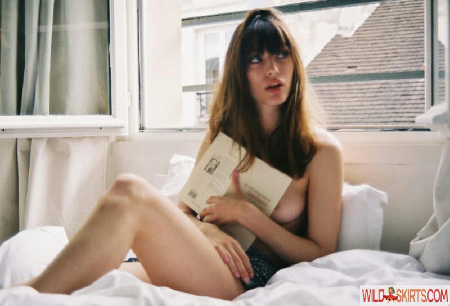 Louise Follain / louisefollain nude Instagram leaked photo #7