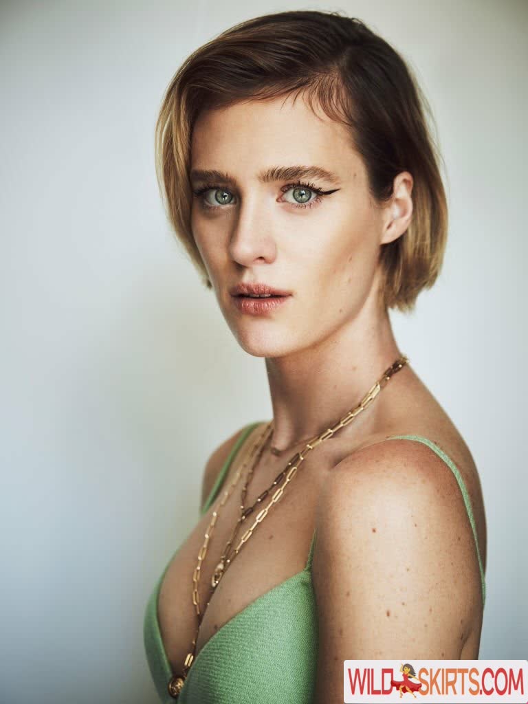 Mackenzie Davis nude leaked photo #4