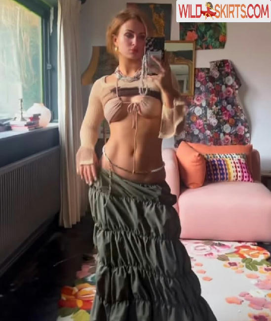 Maisie Smith / maisiesmithofficial nude Instagram leaked photo #479