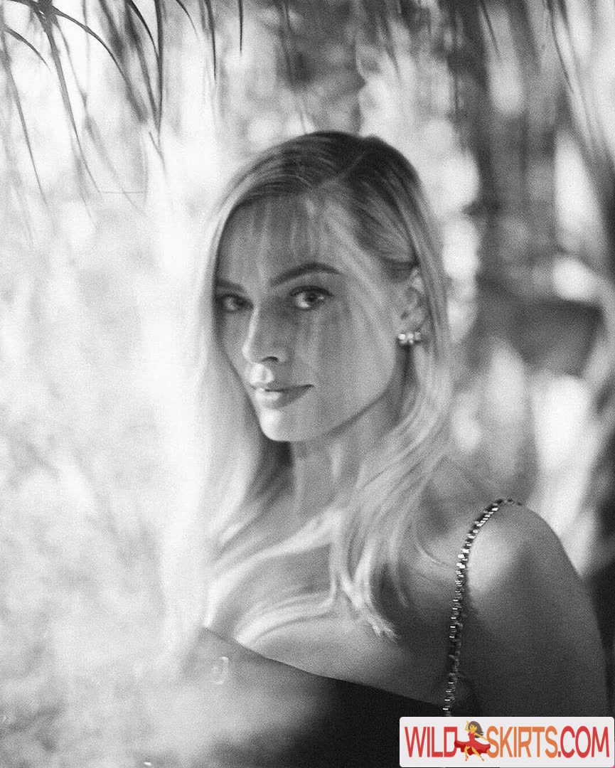 Margot Robbie / margotrobbieofficial nude Instagram leaked photo #9