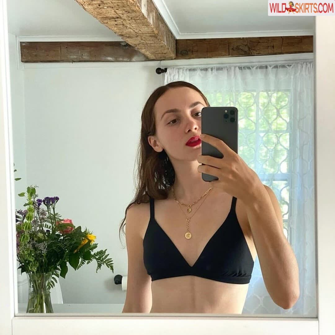 Maude Apatow nude leaked photo #33