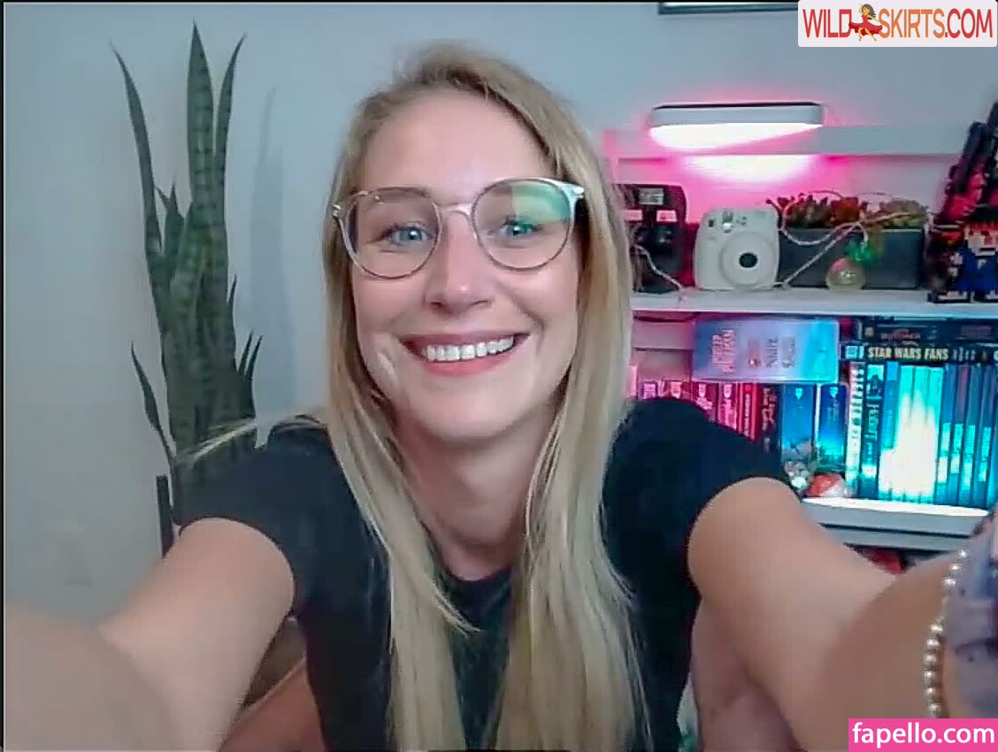 Maude Garrett / geekbomb / maudegarrett nude Patreon, Instagram leaked photo