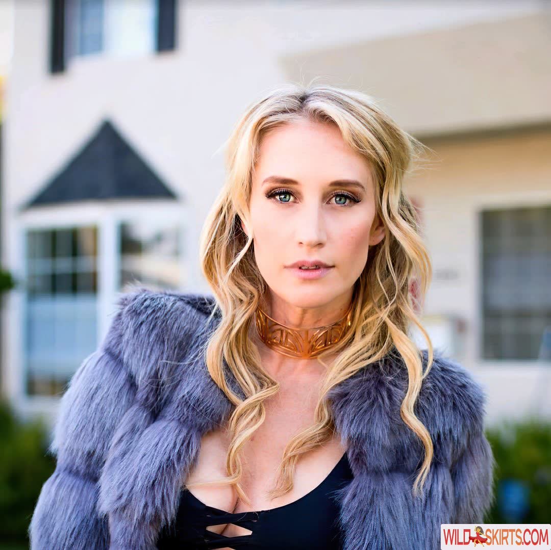 Maude Garrett / geekbomb / maudegarrett nude Patreon, Instagram leaked photo #15