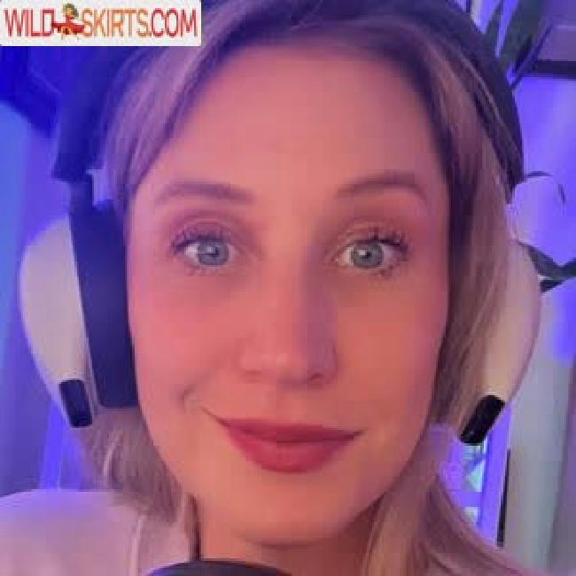 Maude Garrett / geekbomb / maudegarrett nude Instagram leaked photo #99