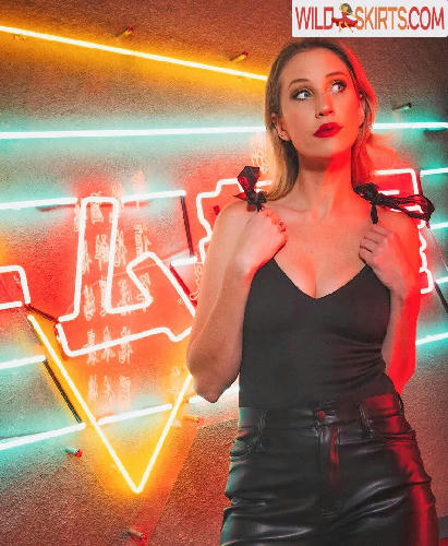 Maude Garrett / geekbomb / maudegarrett nude Instagram leaked photo #14