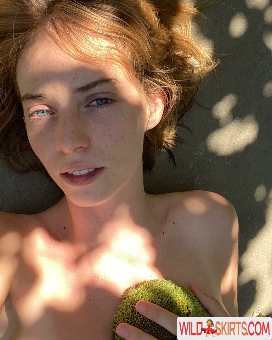 Maya Hawke nude leaked photo #33