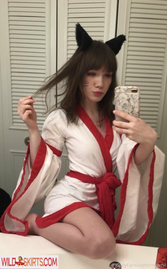 Mewnii nude leaked photo #18