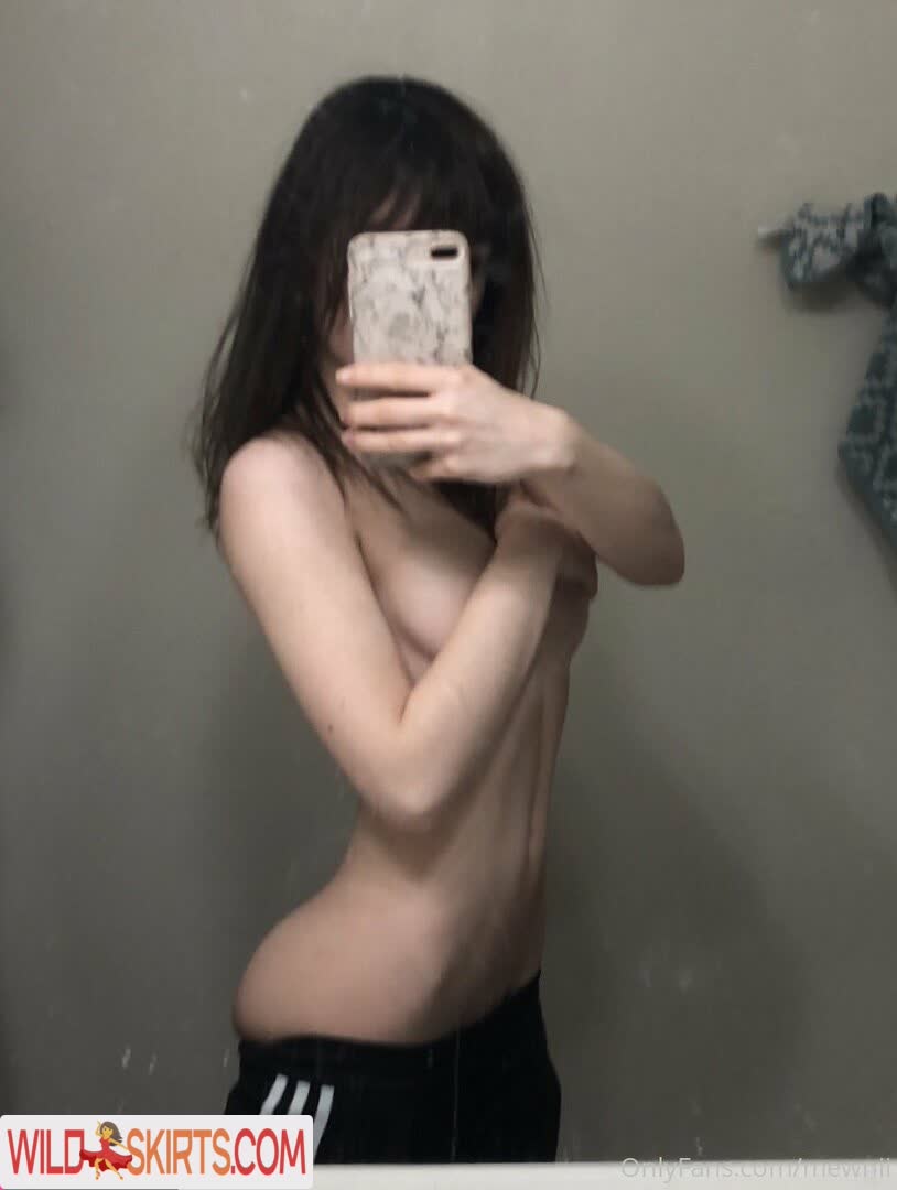 Mewnii nude leaked photo #25