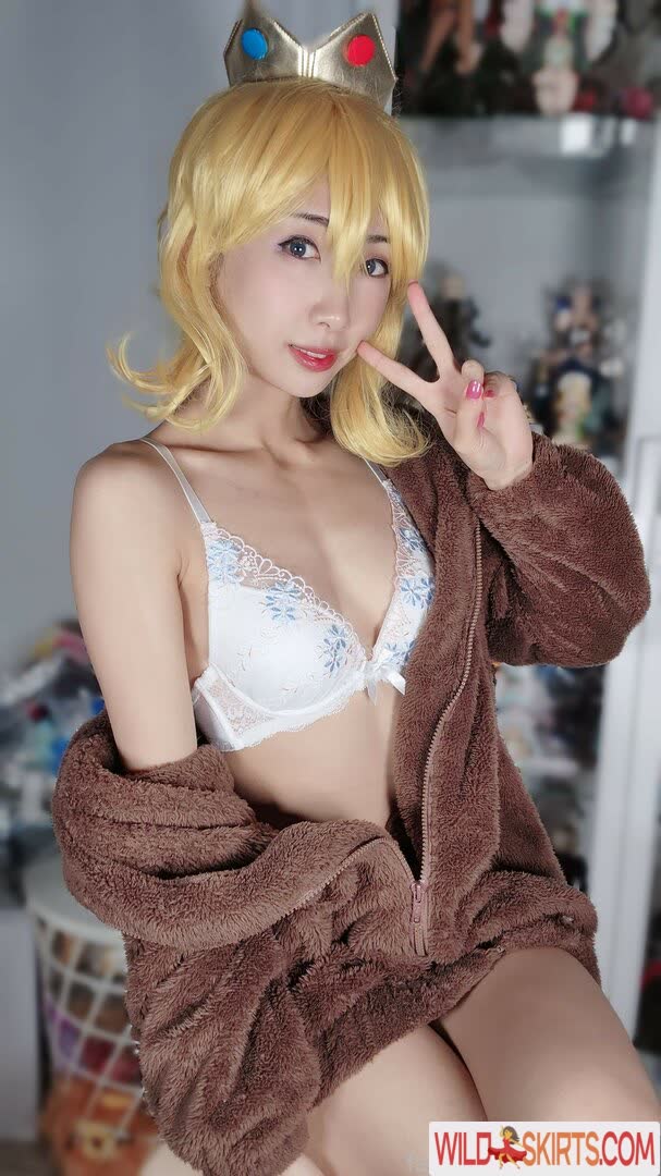 MikanCos nude leaked photo #8