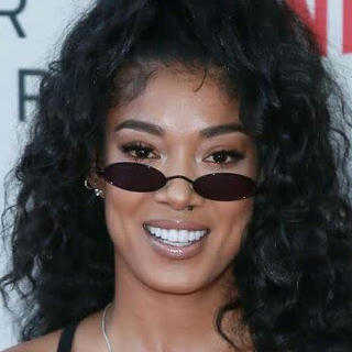 Mila J avatar