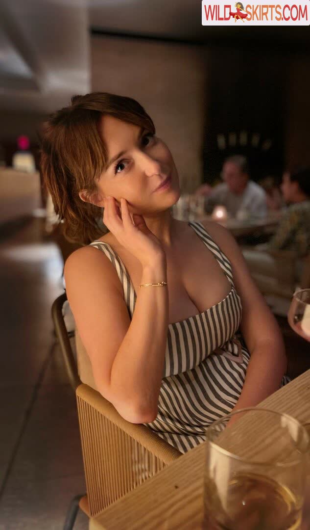 Milana Vayntrub / AT&amp;T Girl / mintmilana nude Instagram leaked photo #9