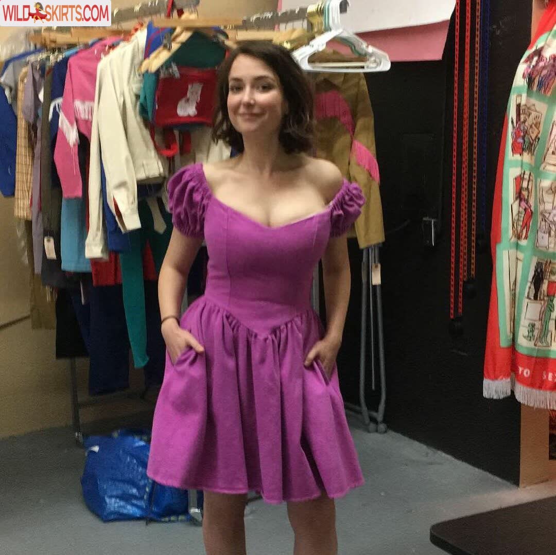 Milana Vayntrub / AT&amp;T Girl / mintmilana nude Instagram leaked photo #4