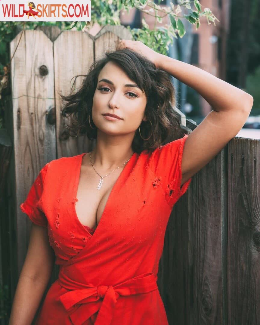 Milana Vayntrub / AT&amp;T Girl / mintmilana nude Instagram leaked photo #10