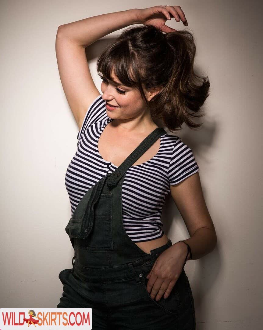 Milana Vayntrub / AT&amp;T Girl / mintmilana nude Instagram leaked photo #7