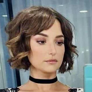 Milana Vayntrub avatar