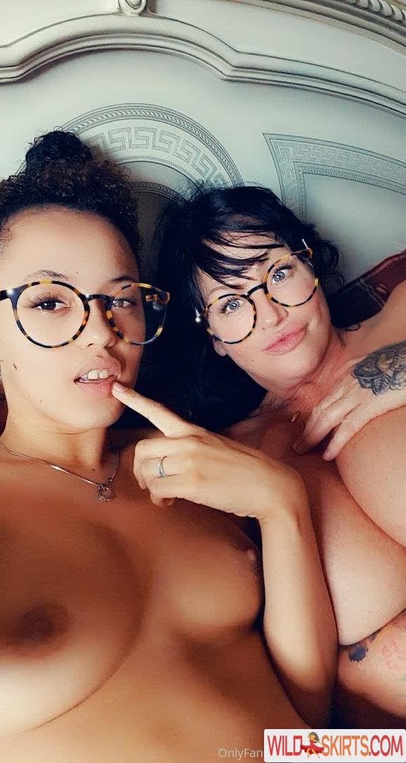 Mom_vs_daughter nude leaked photo #21