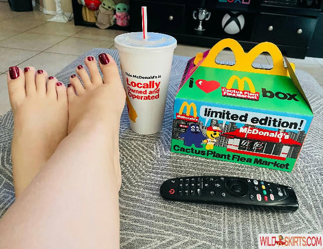 momiifeet / momiifeet / mommiiieee nude OnlyFans, Instagram leaked photo #1