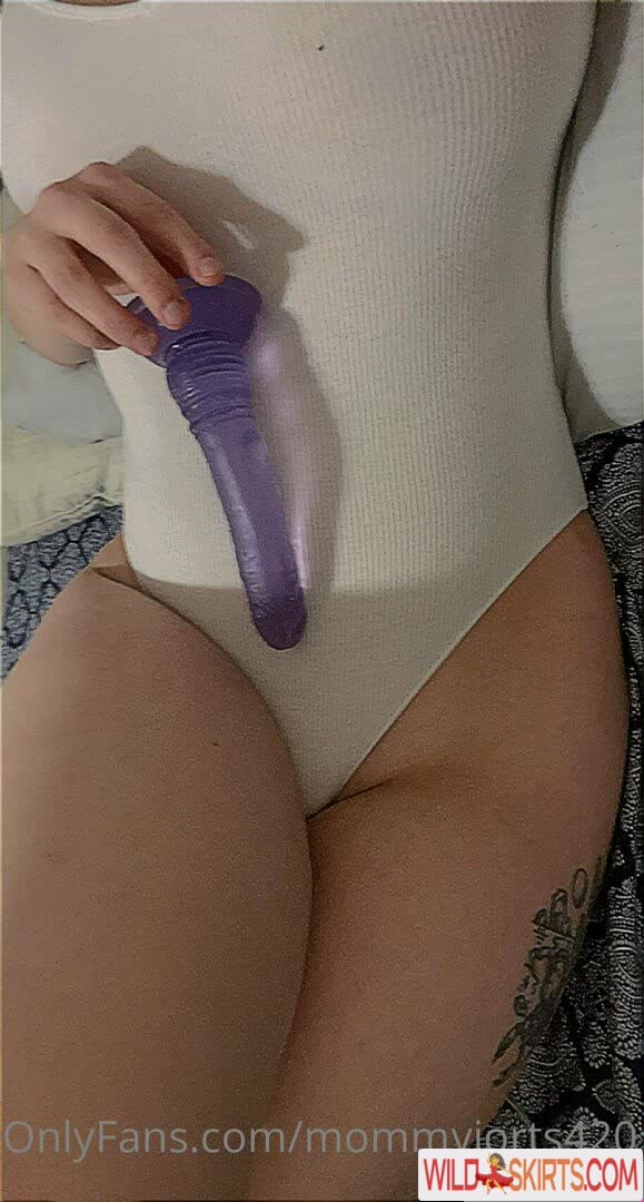 Mommyjorts420 nude leaked photo #6