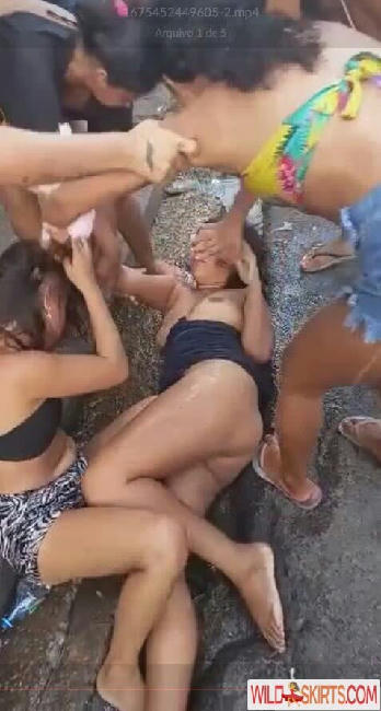 Mulheres Brigando nude leaked photo #1
