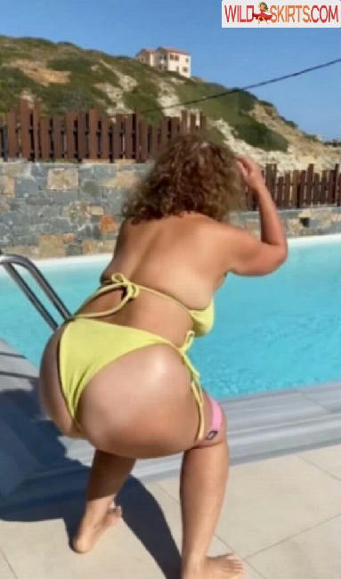 Nadia Sawalha / nadiasawalha nude Instagram leaked photo #13