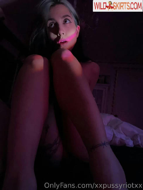 Nadya Tolokonnikova / Pussyriot nude leaked photo #98