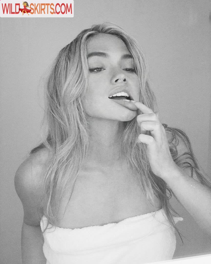 Natalie Alyn Lind nude leaked photo #31