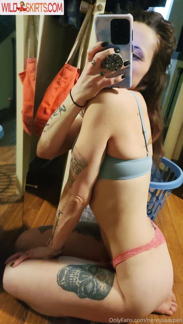 Neressaaspen / Stonertattedmilf nude OnlyFans leaked photo