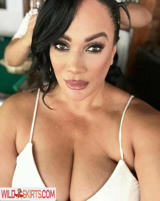 Nia Jax-Lina Fanene nude leaked photo #3