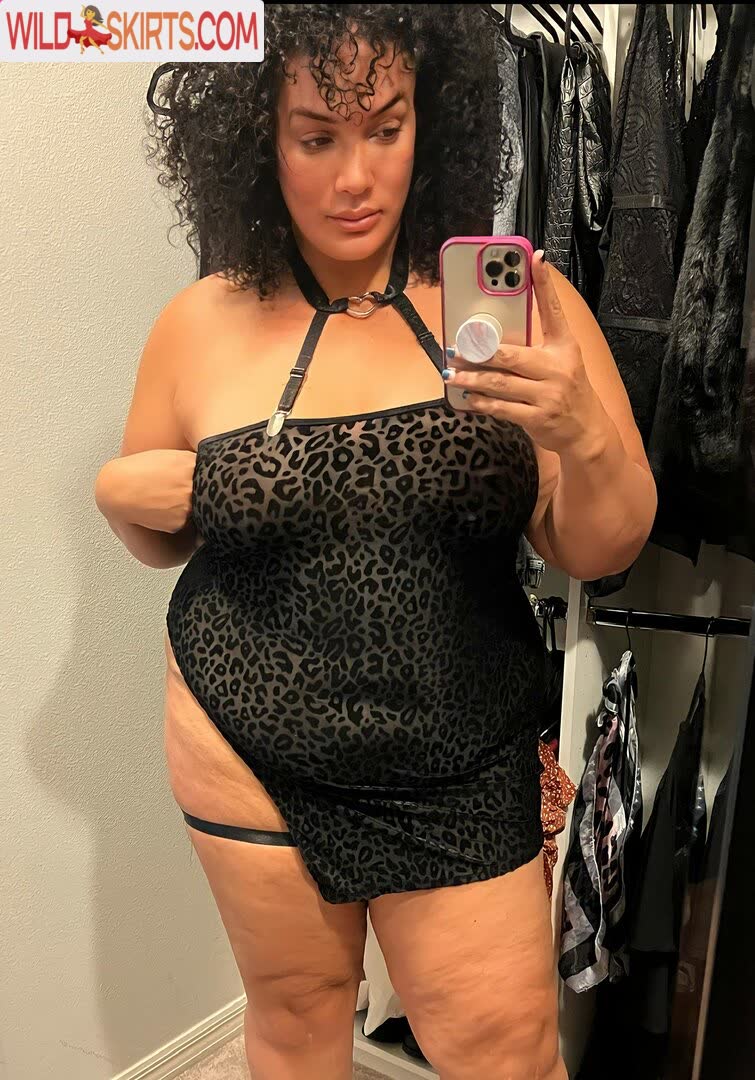 Nia Jax nude leaked photo #14