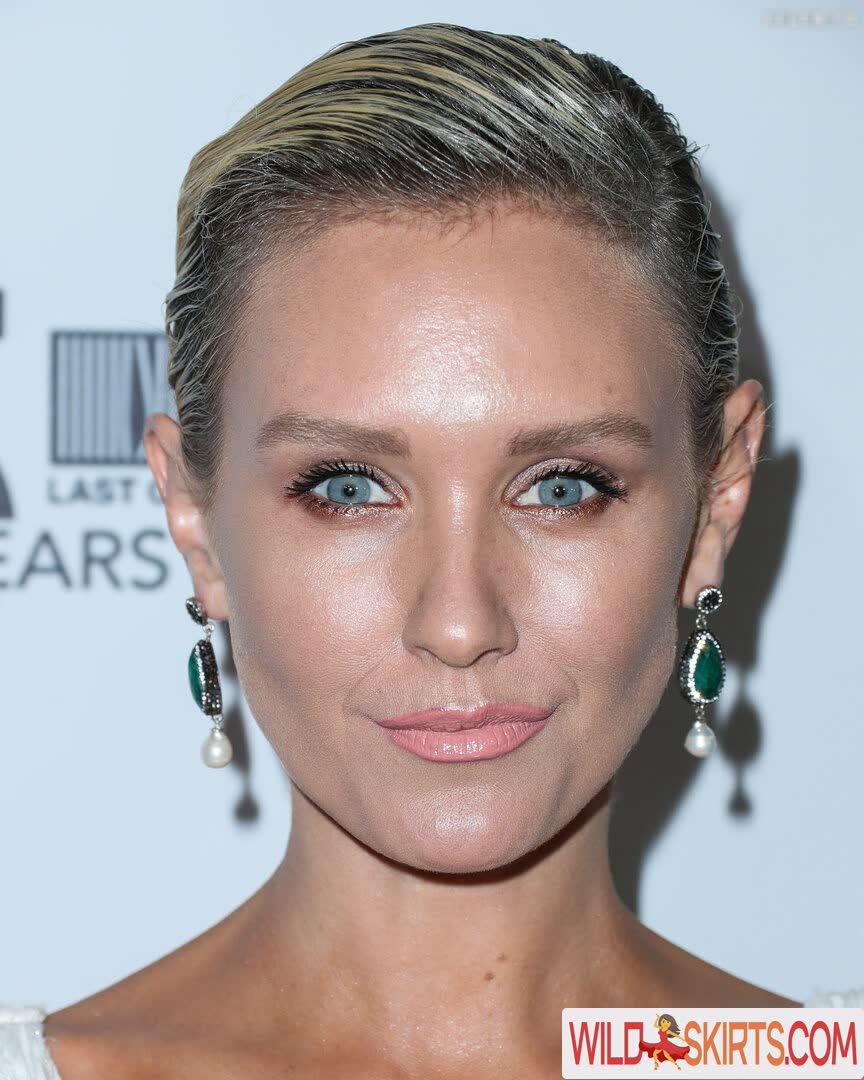 Nicky Whelan / nickywhelan nude Instagram leaked photo