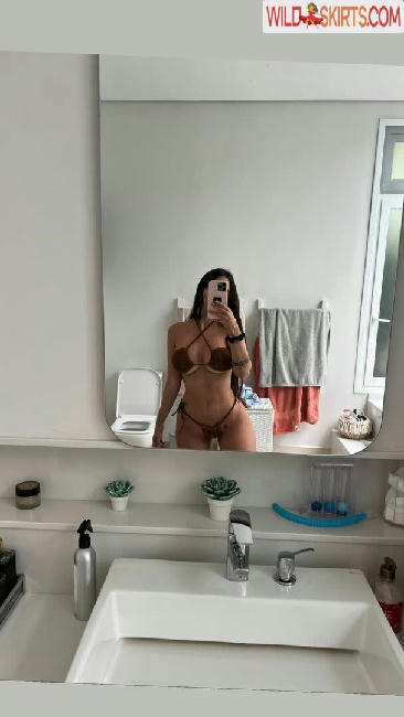 Nyvi Estephan nude leaked photo #1