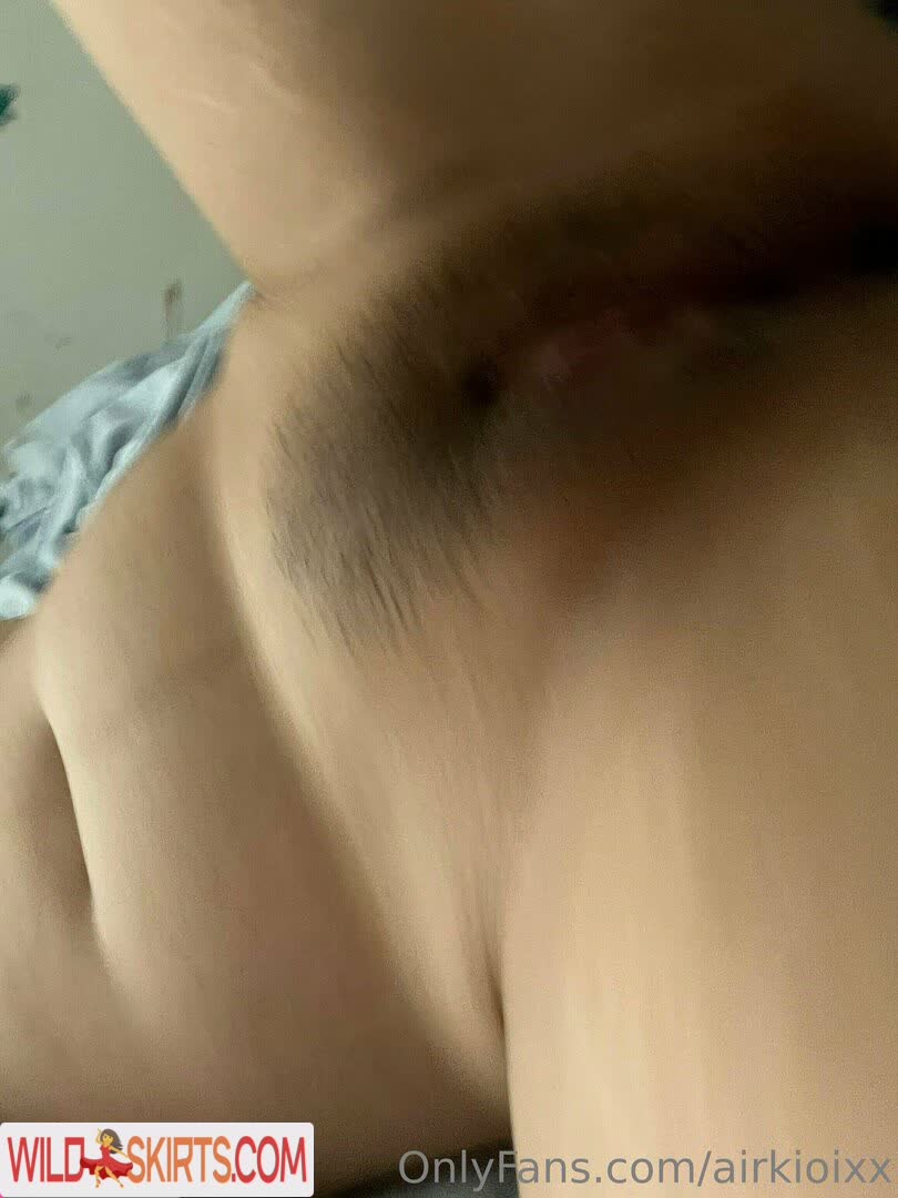 Officialairlia nude leaked photo #50