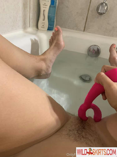 Onegirlnextdoor nude leaked photo #1