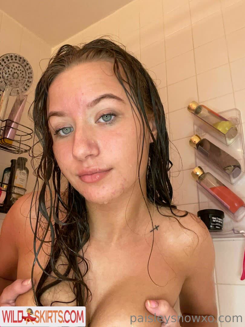 Paisleysnowxo nude leaked photo #26