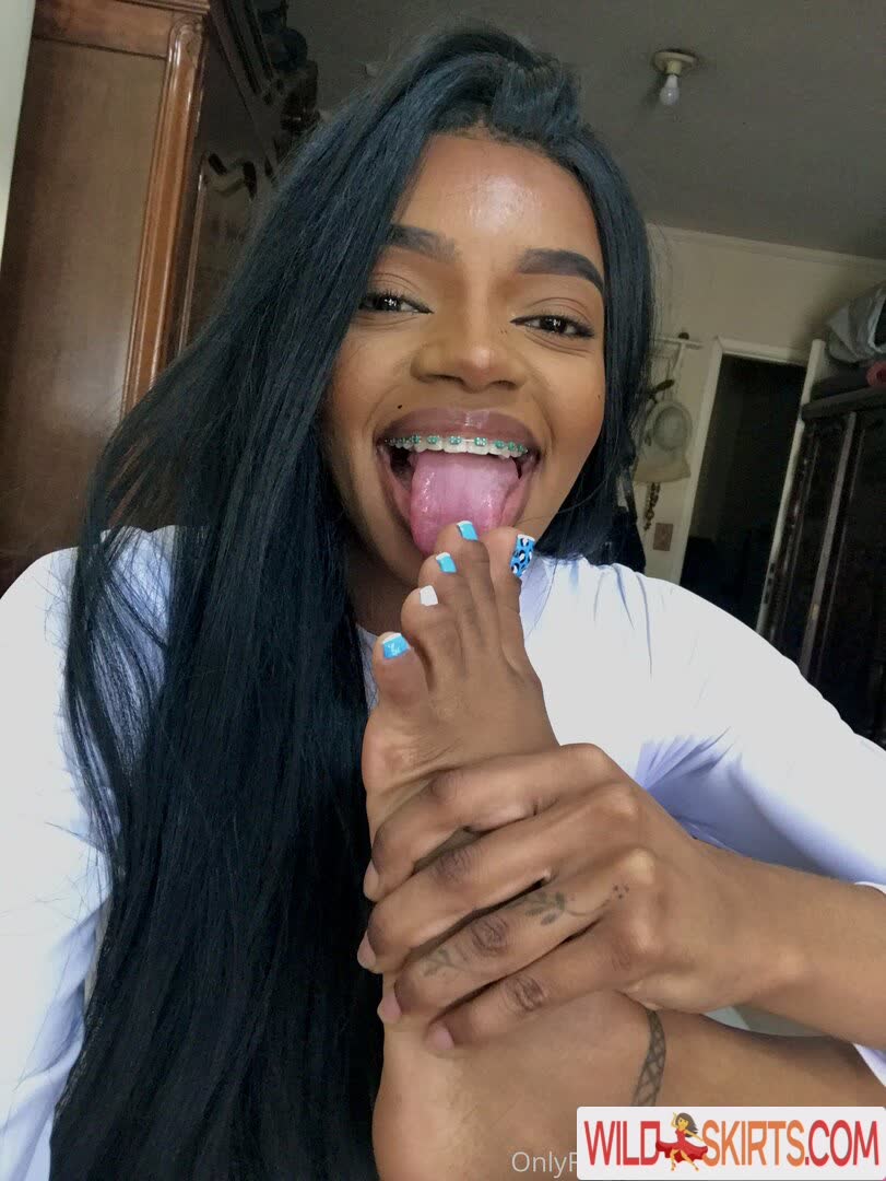 Paivaqueenfeet nude leaked photo #1