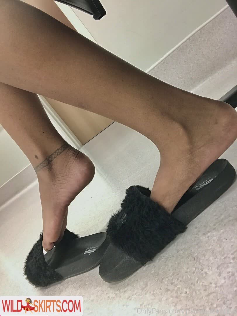 Paivaqueenfeet nude leaked photo #18