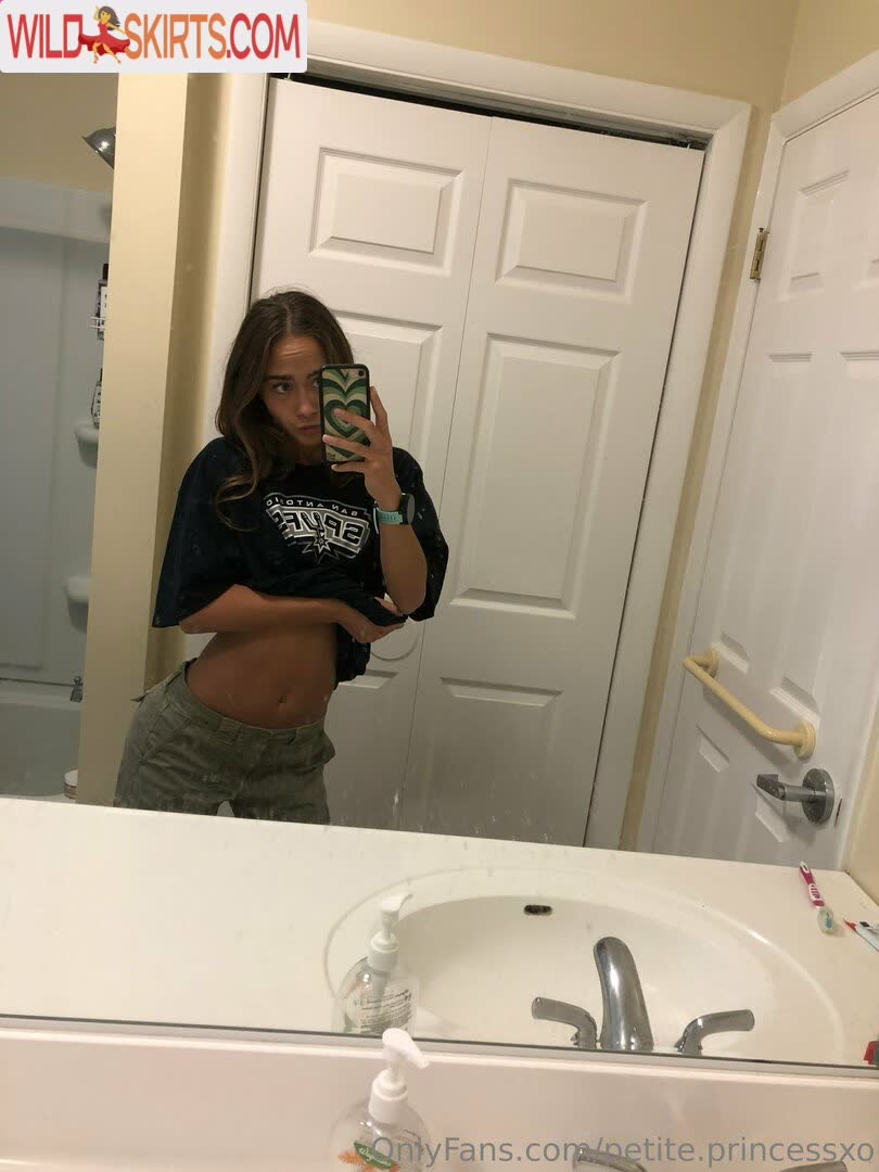 Petite.princessxo nude leaked photo #17