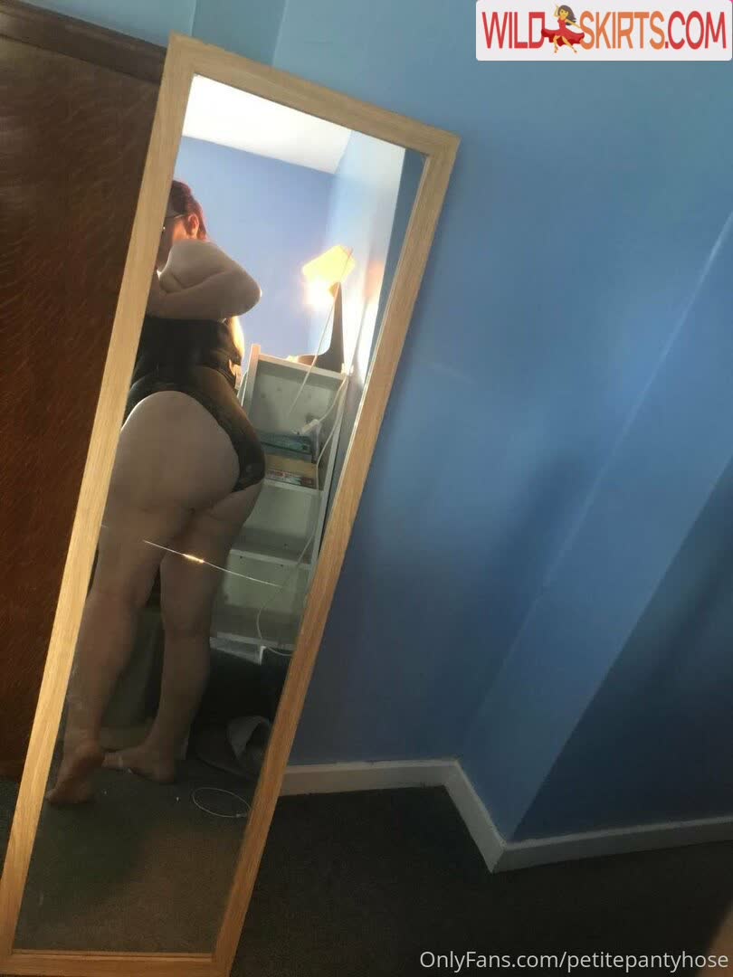 petitepantyhose nude OnlyFans leaked photo #5