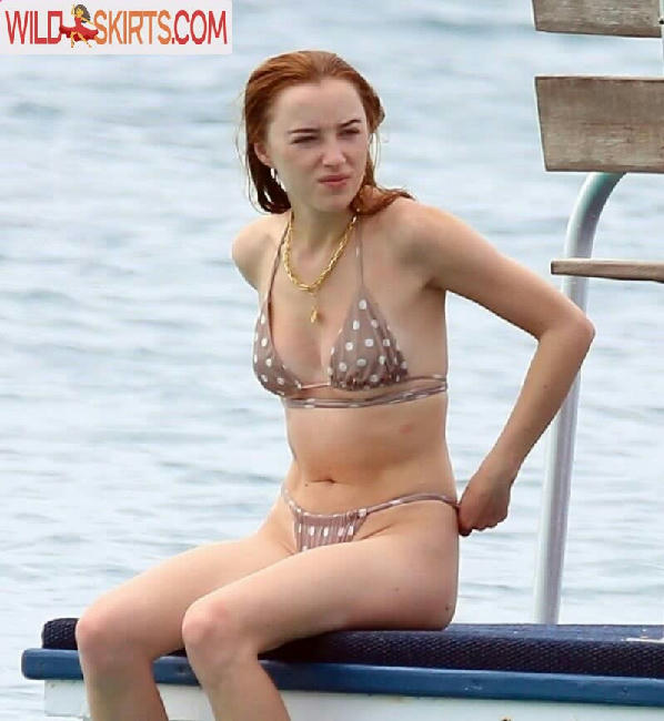 Phoebe Dynevor avatar