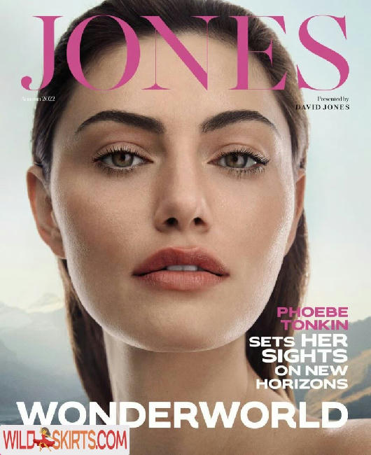 11 hot photos by Phoebe Tonkin
