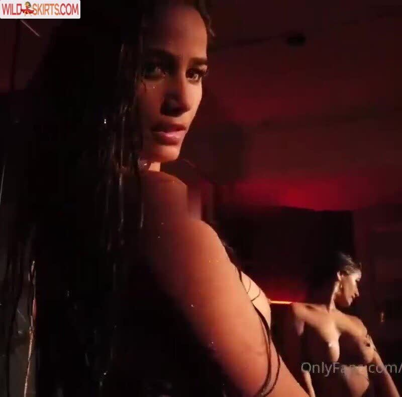 Poonam Pandey nude leaked photo #54