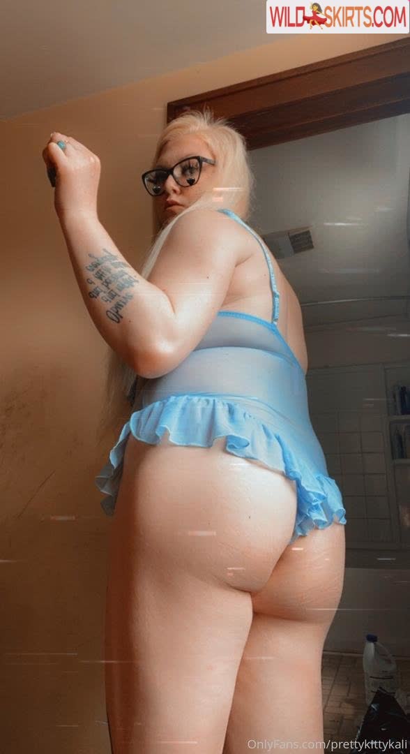 Prettykittykali nude leaked photo #8