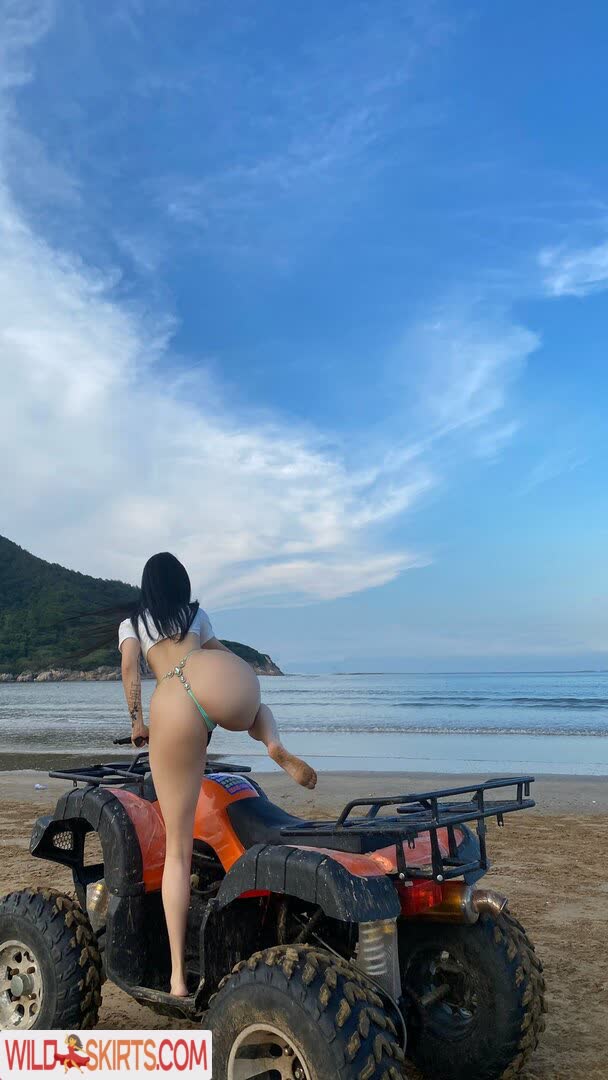 QianniuTT / QiaoniuTT1987 / qiaoniutt nude Instagram leaked photo