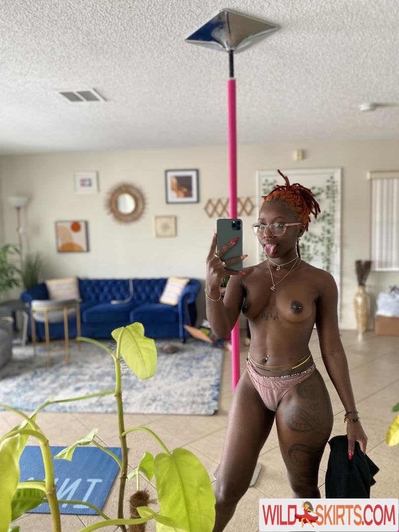 QueenFlexi nude leaked photo #8