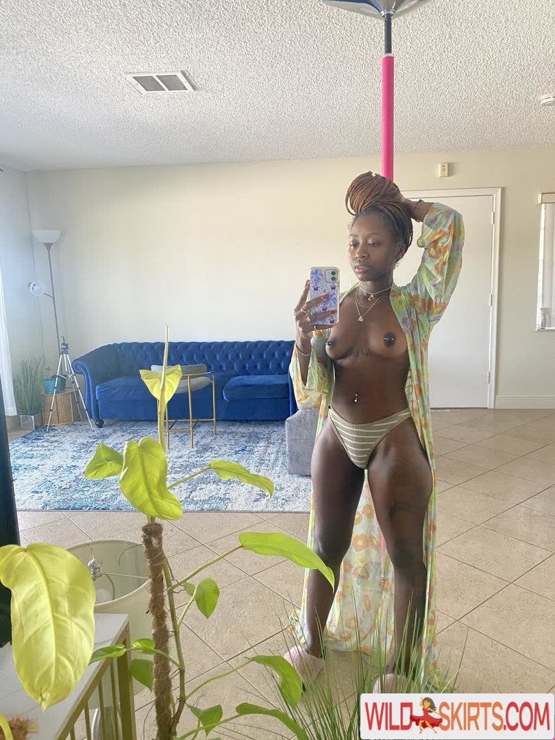 QueenFlexi nude leaked photo #30