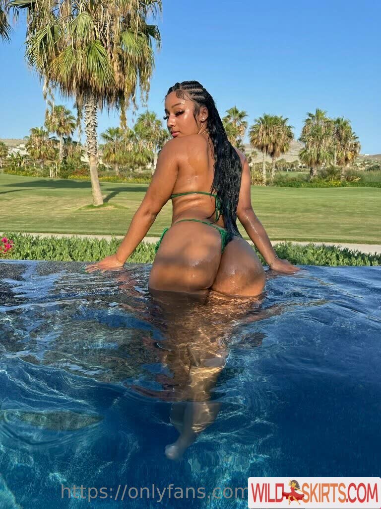 Queenncubanxxx nude leaked photo #25